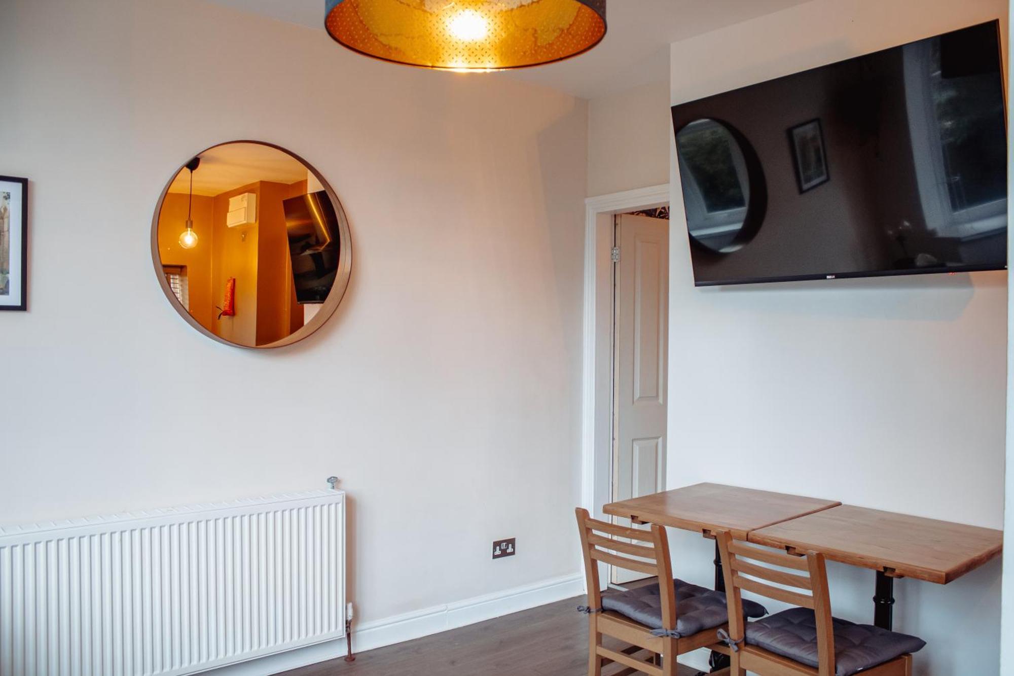 Spacious Flat With Free Parking Apartment Harrogate Bagian luar foto