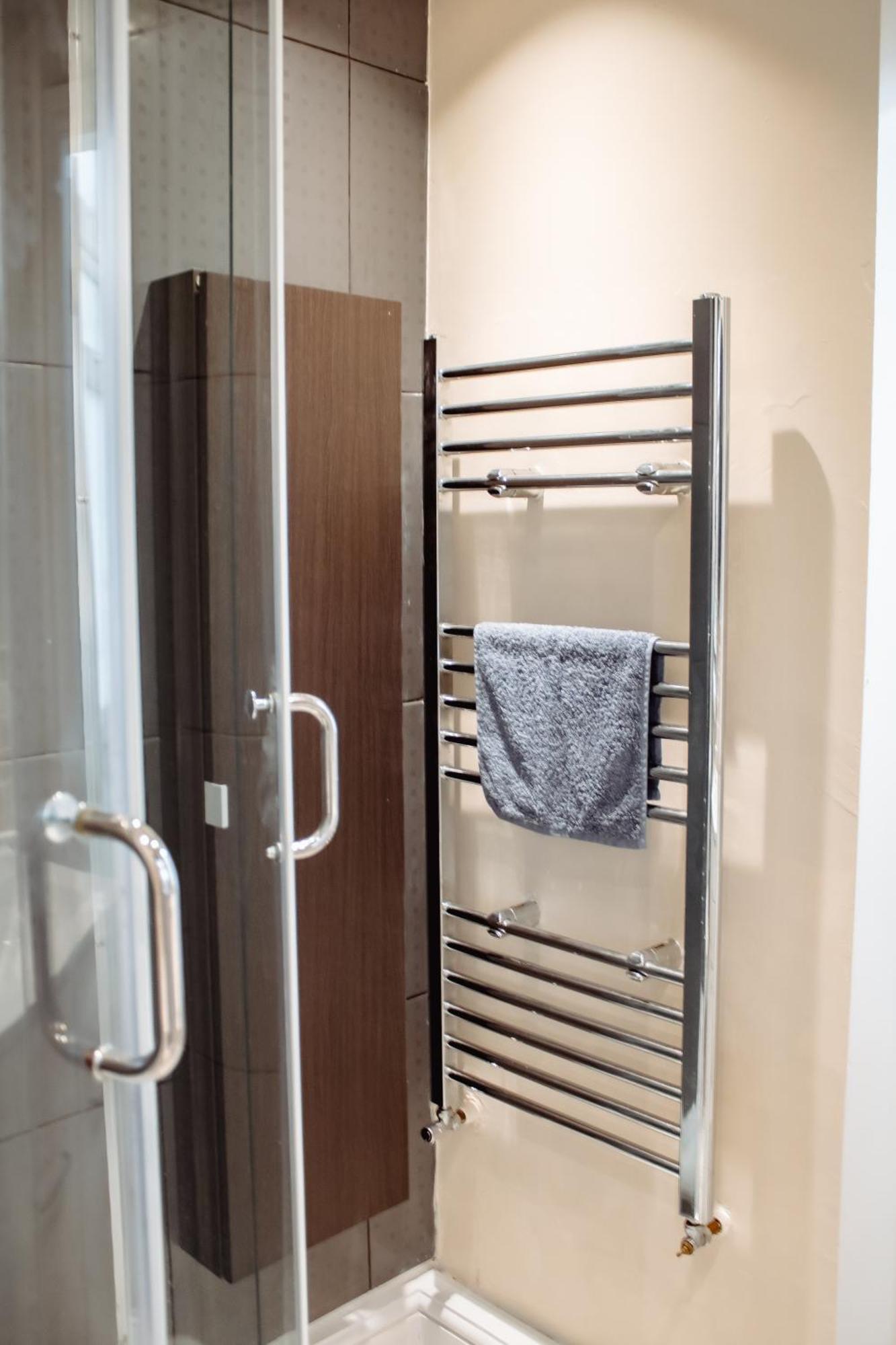 Spacious Flat With Free Parking Apartment Harrogate Bagian luar foto